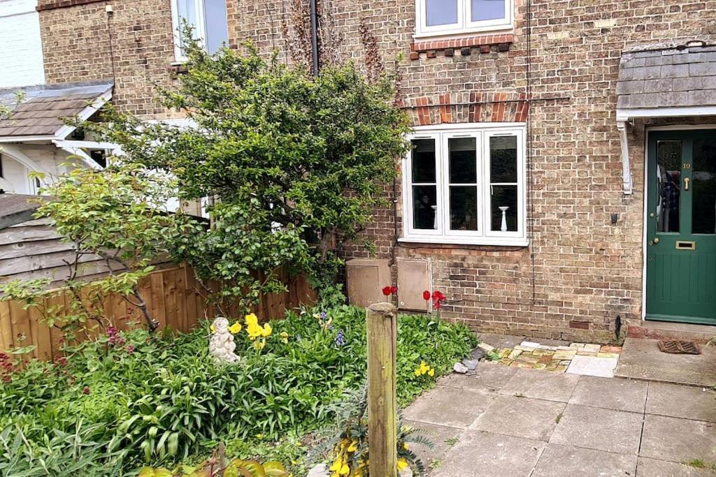 Gorgeous Two Bedroom House In Ely Buitenkant foto