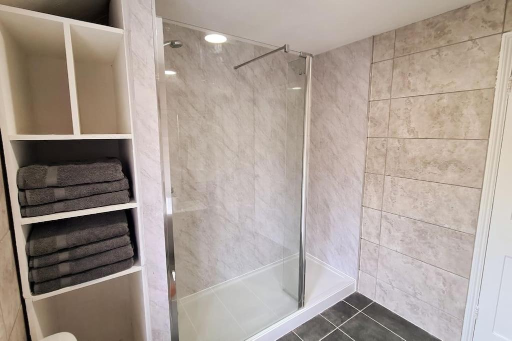 Gorgeous Two Bedroom House In Ely Buitenkant foto