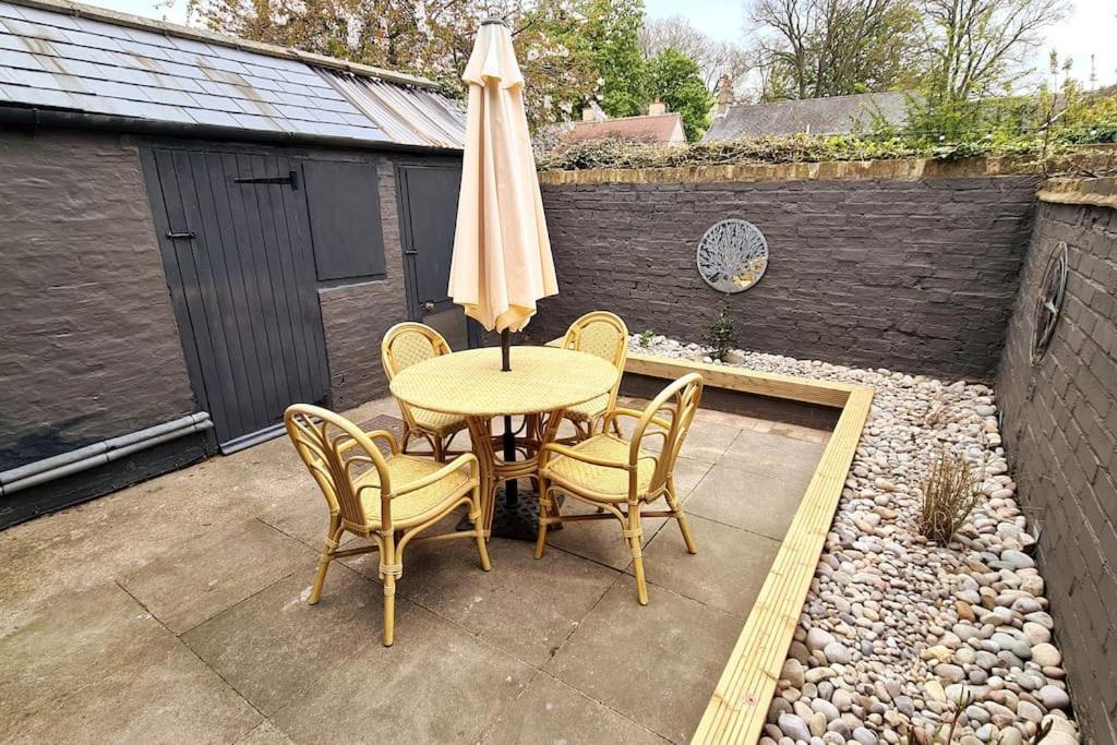 Gorgeous Two Bedroom House In Ely Buitenkant foto